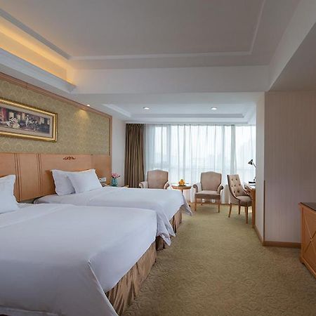 Vienna International Hotel Shenyang Railway Station Екстер'єр фото