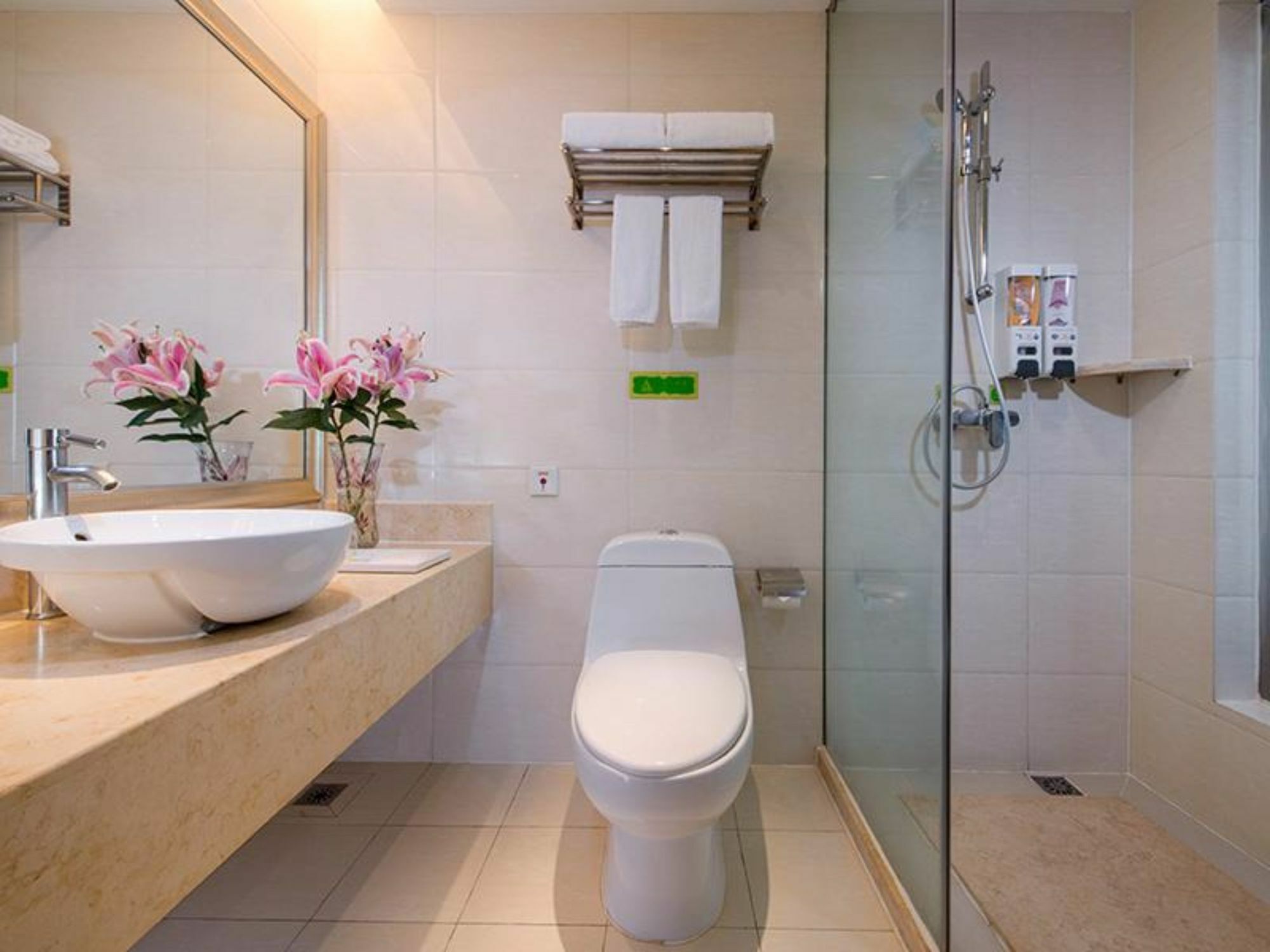 Vienna International Hotel Shenyang Railway Station Екстер'єр фото