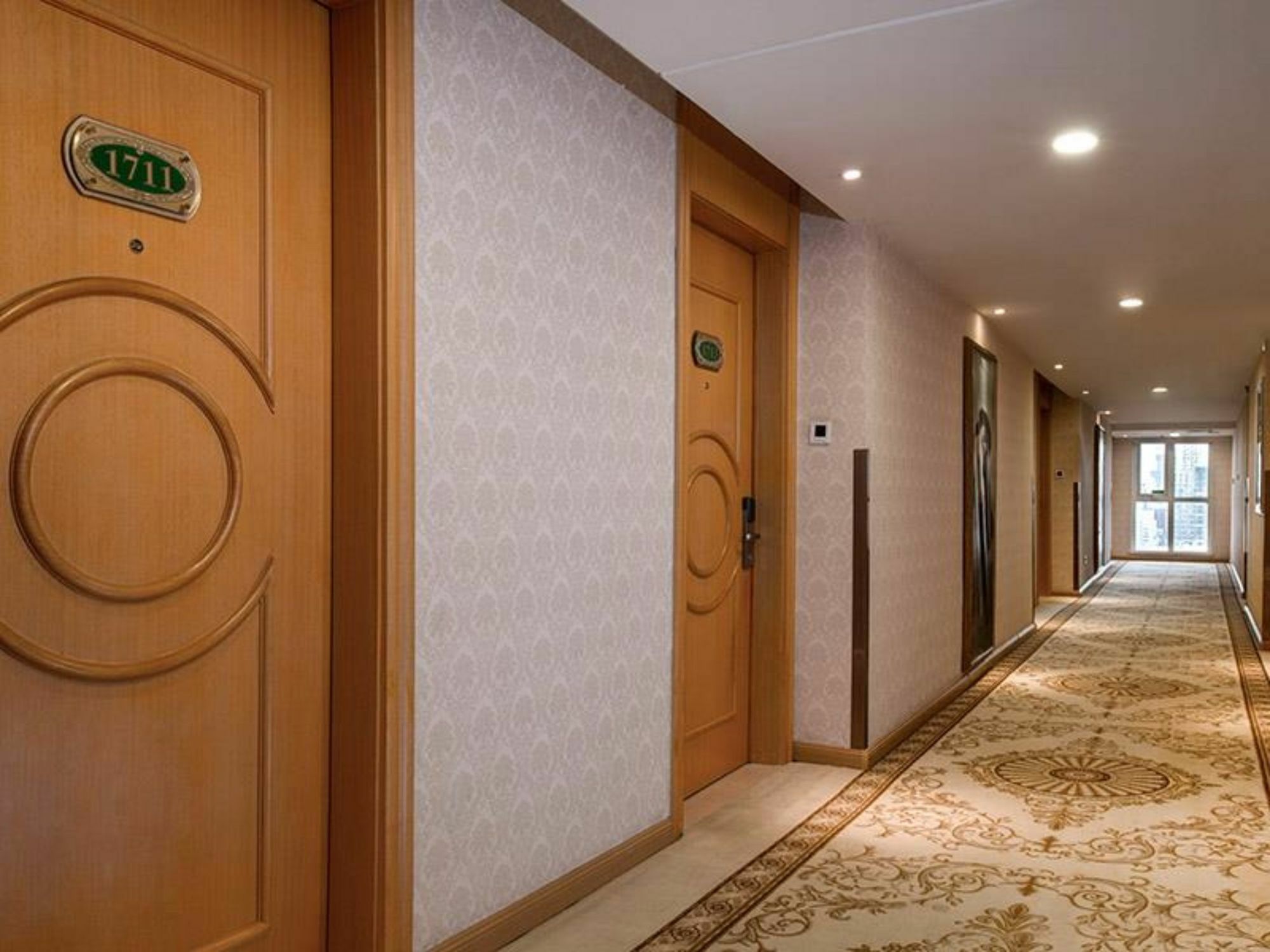 Vienna International Hotel Shenyang Railway Station Екстер'єр фото